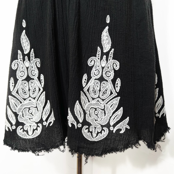 SOLD-Free People Embroidered Black White Crinkle Fringe Hem Shorts Romper - Picture 10 of 15